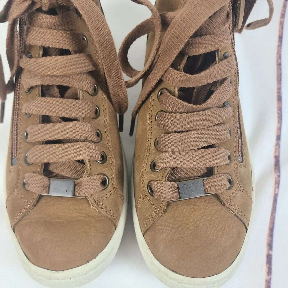 UGG Girls Pure Leather Lace Up Zipper Sneaker Boots with‎ Wool Fur Size 5